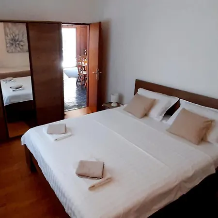 Apartment Ena By The Sea Prizba