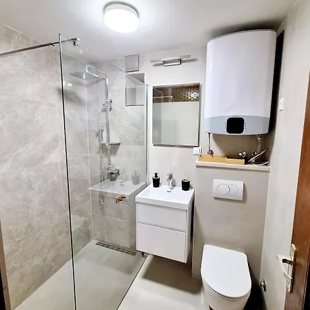 Apartment Ena By The Sea