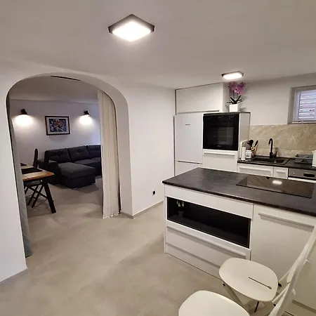 Apartamento Ena By The Sea